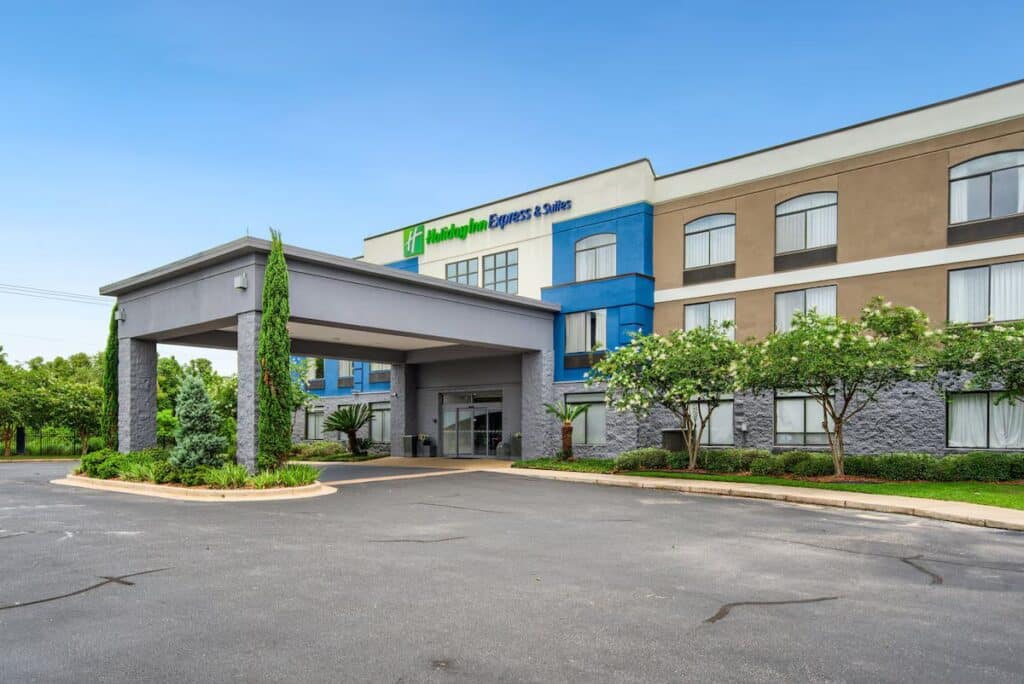 Holiday Inn Express & Suites Mobile I-65